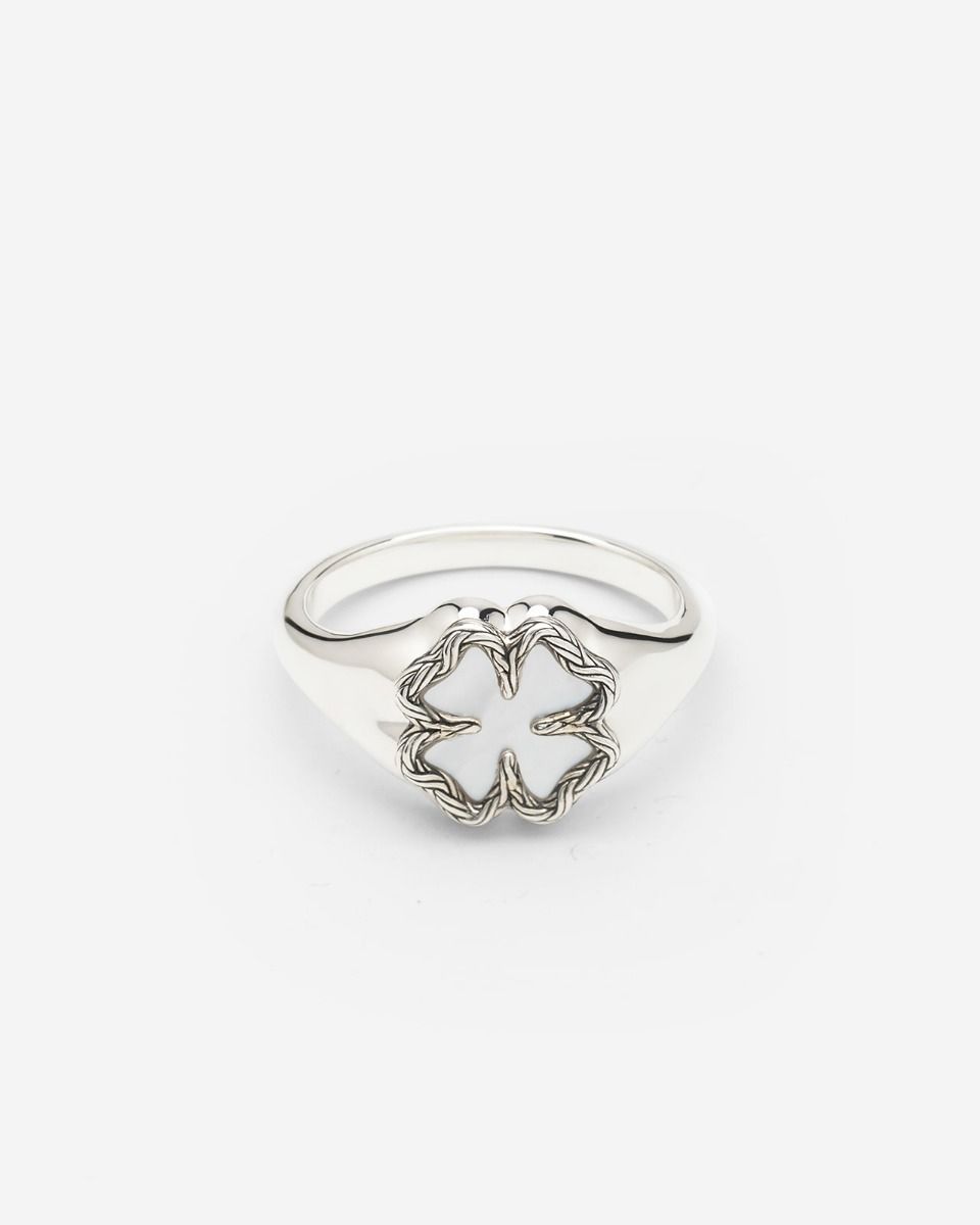 Buddha to Buddha Ring Signet Katja Clover Mother of Pearl Gekweekte zoetwaterparels / gerecycled 925 sterling zilver 001J021781318 hoofdfoto