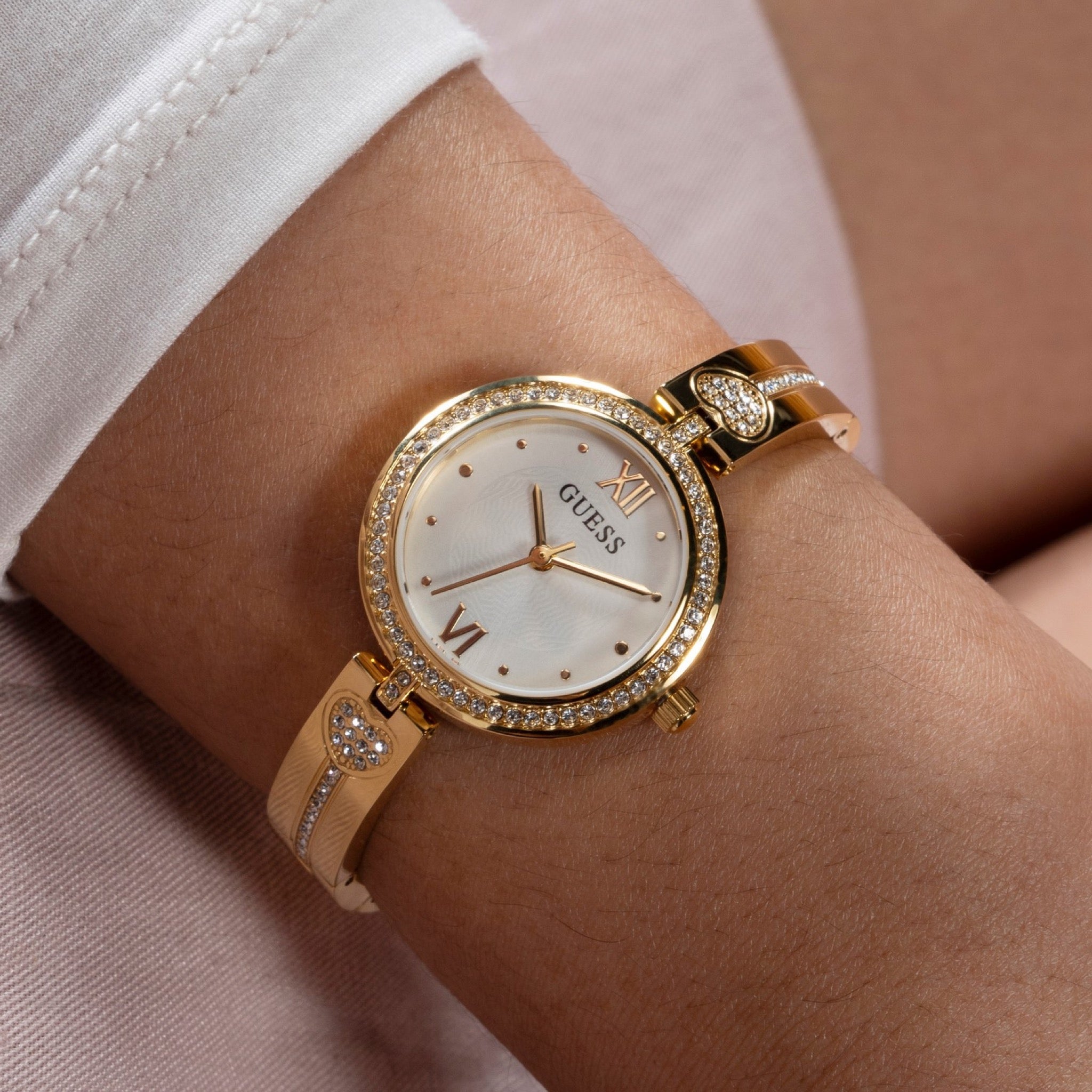 GUESS Lovey Goudkleurig Dames Horloge GW0655L2 lifestyle N