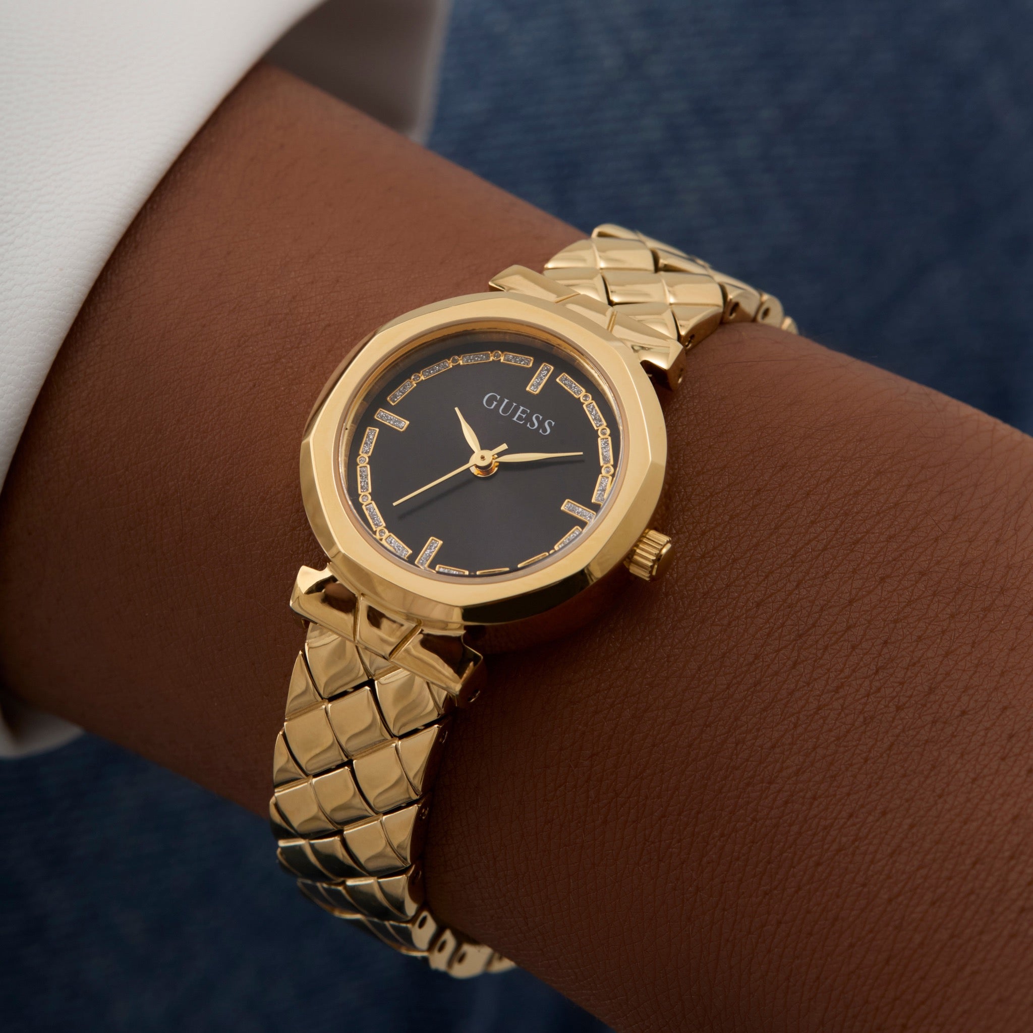 GUESS Mini Rumour Goudkleurig Dames Horloge GW0839L2 lifestyle OA