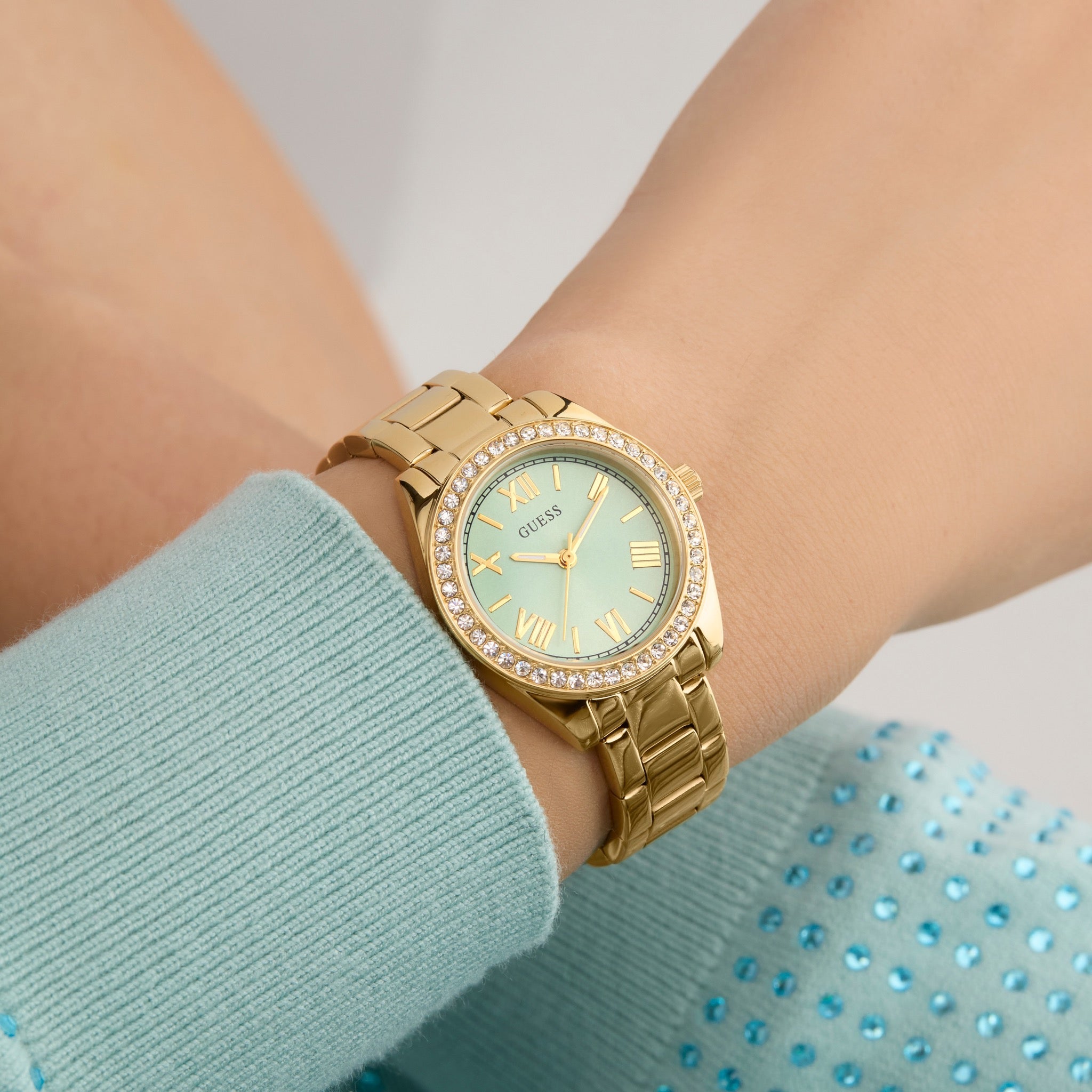 GUESS Mini Luna Goudkleurig Dames Horloge GW0841L5 lifestyle N