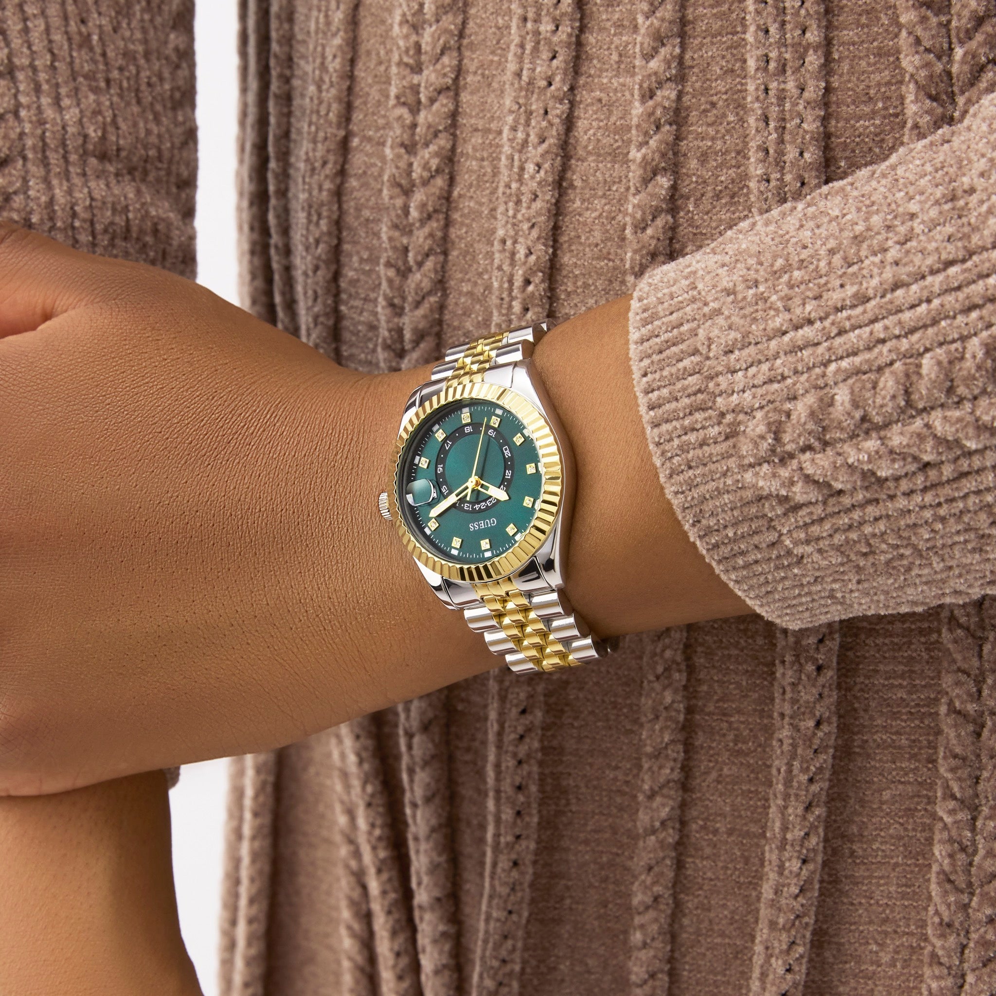 GUESS Jada Zilverkleurig Dames Horloge GW0936L3 lifestyle O