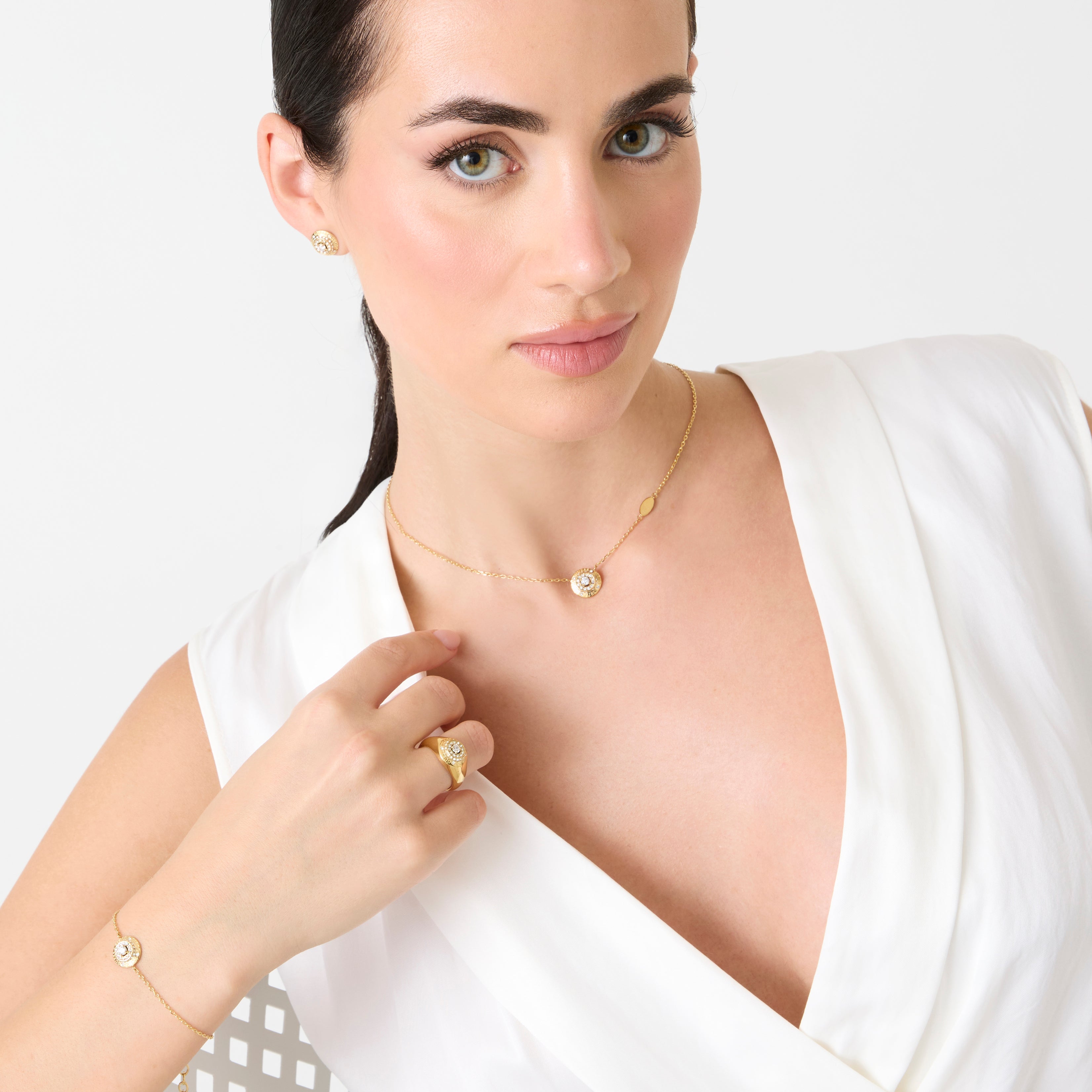 GUESS JUBB06288JWYGS lifestyle 1
