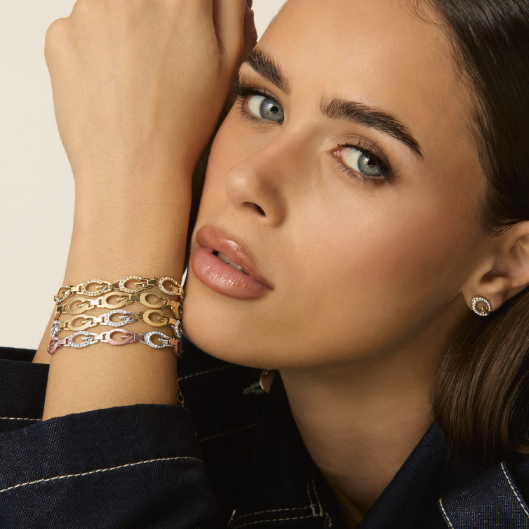 GUESS goudkleurige armband JUBB06341JWYGS sfeerbeeld 2