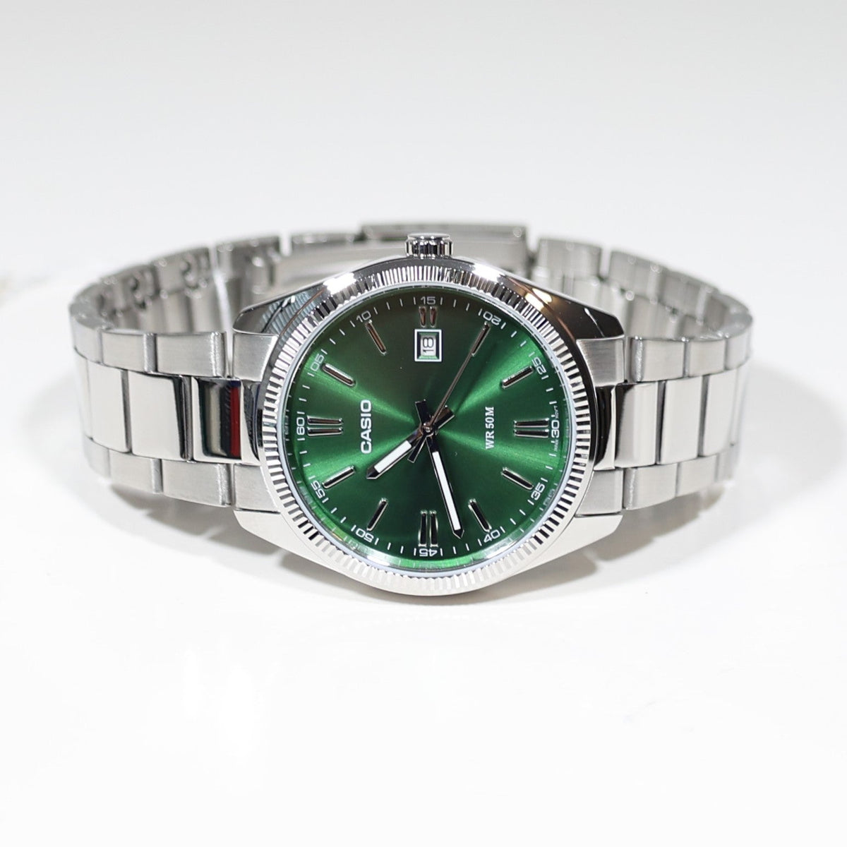 Casio Timeless Zilverkleurig Horloge met Groene Wijzerplaat MTP-1302PD-3AVEF
