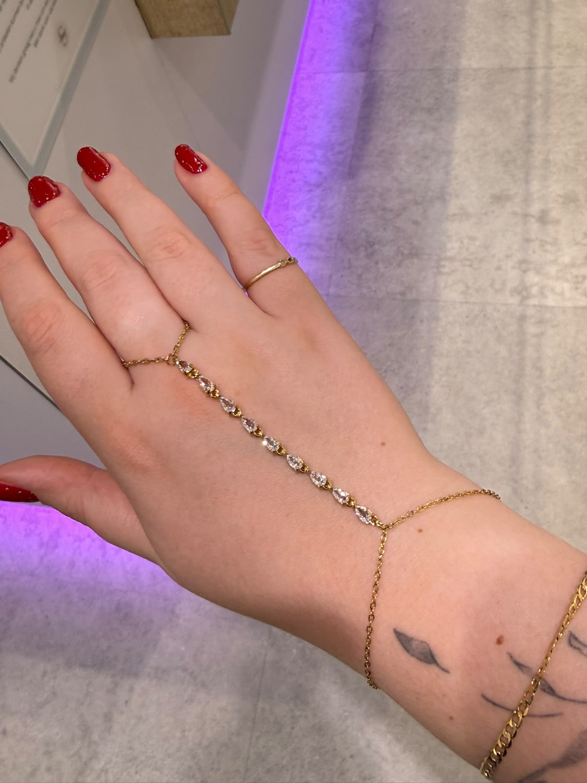 Oval strass hand chain