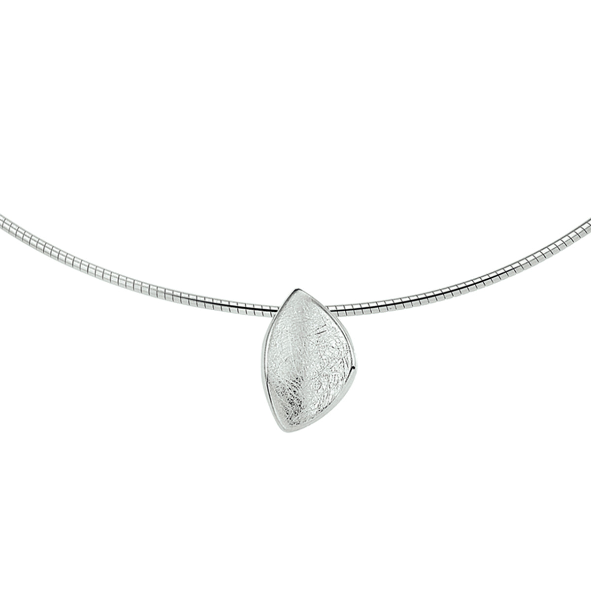 Collier gescratcht