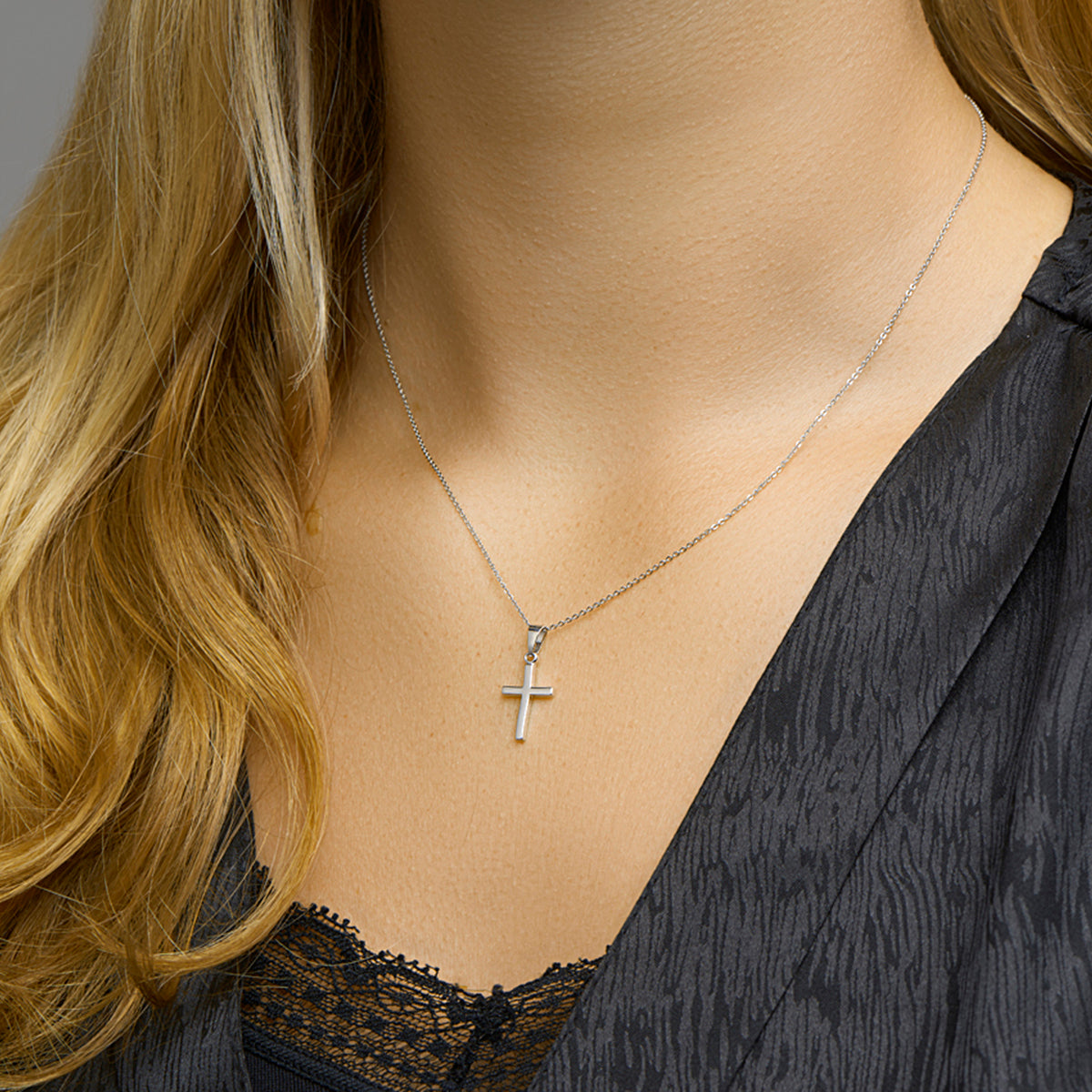 Zilver gerhodineerd kruis bedels
