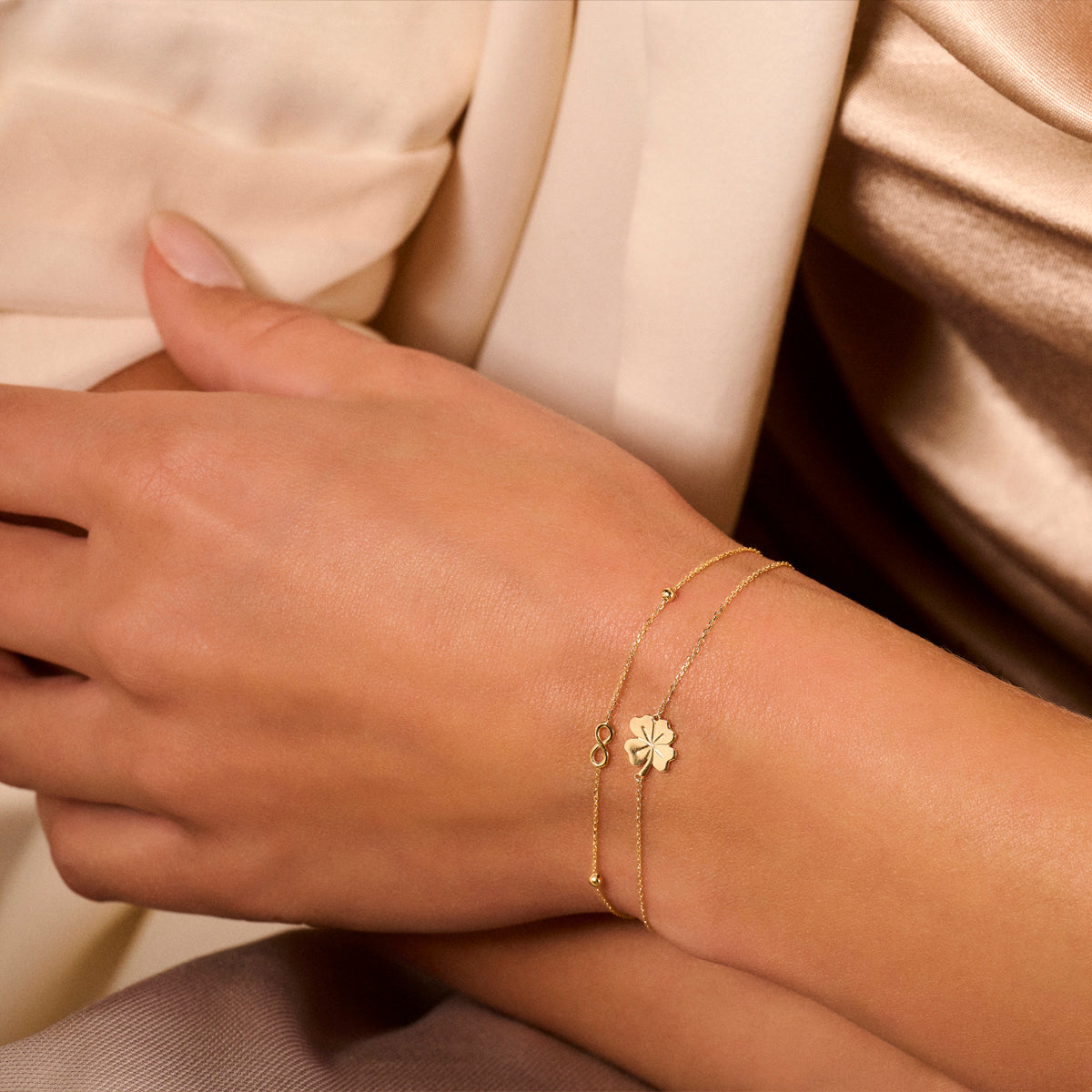 Armband infinity en bolletjes 16 - 17.5 - 19 cm
