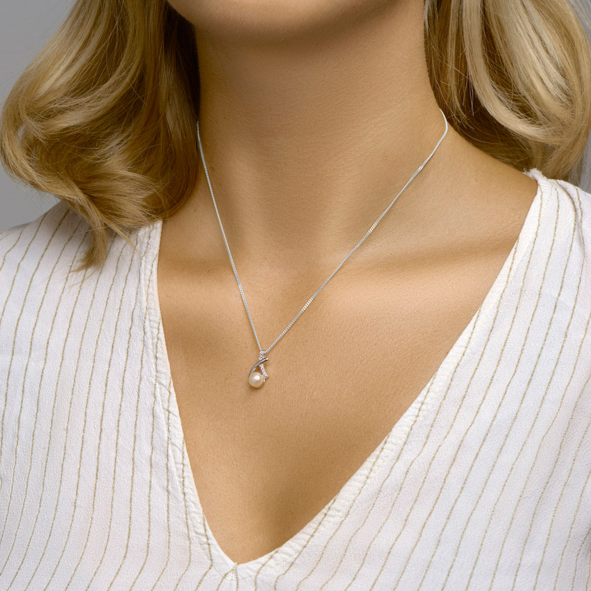 Hanger parel en zirkonia