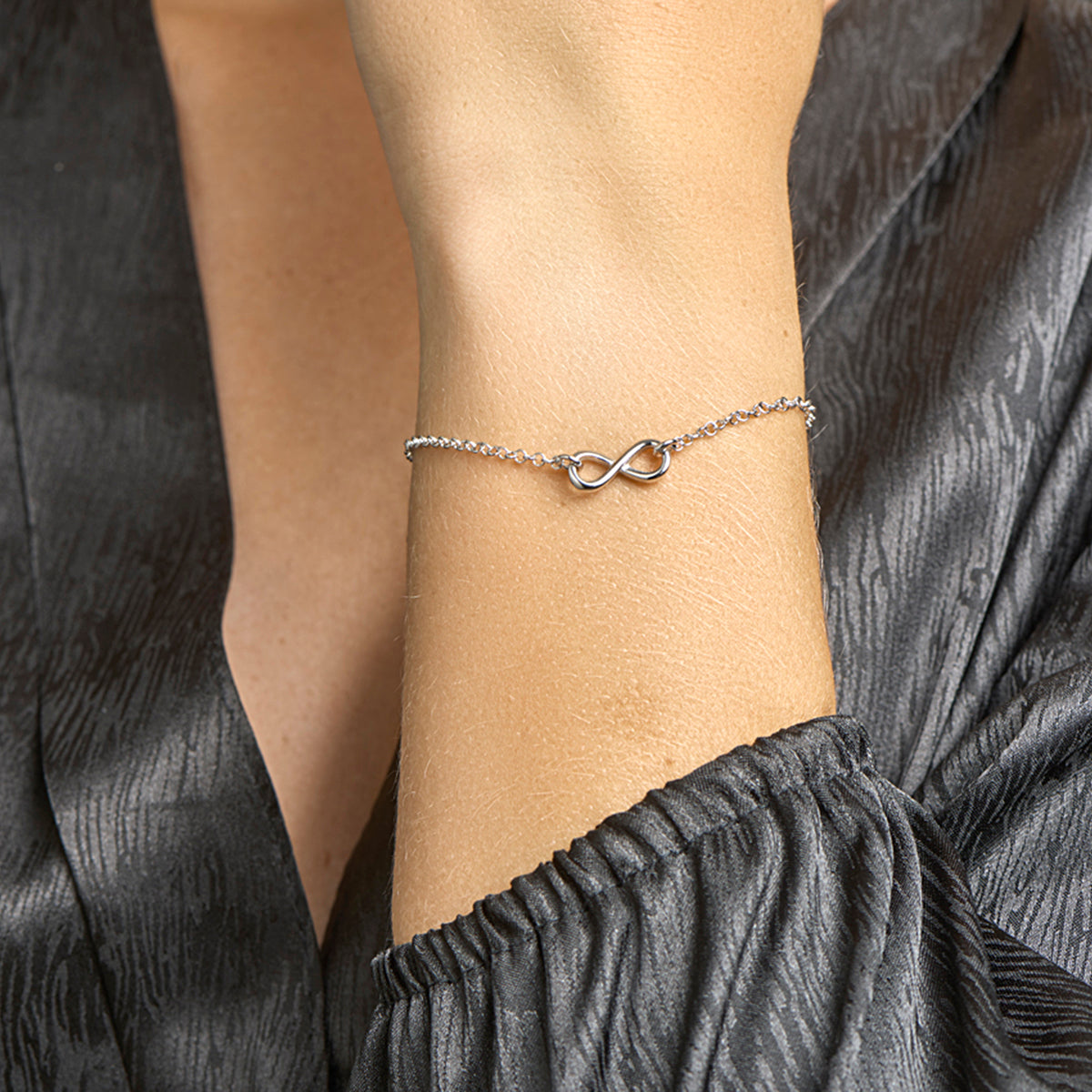 Zilveren dames infinity armband 17-19cm